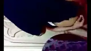 إغراء زوجة الأب: الشاب الشهواني يمارس الجنس مع الزوجة الممتلئة في غرفة النوم إكس إكس إكس