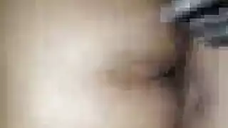 جماع جليسة الأطفال المثير على الأريكة مع شاب وسيم وقوي