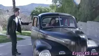 مفاجأة عيد الميلاد: قضيب رجل آخر يجعل مهبلها يقطر