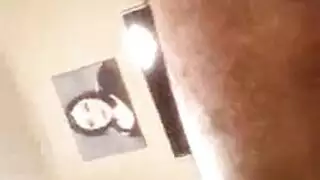 سمراء وبيضاء: فتاة واحدة، أربعة قضبان صلبة