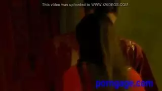 جنس مع غريبة: رجل أصلع يأخذ عذراء ضيقة في العاصفة