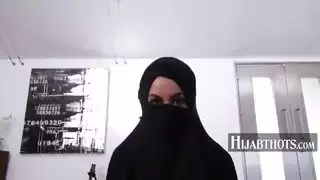 فيكتوريا يونيو وآيك ديزل في علاقة جنسية مثلثة مع فتاة عربية ذات صدر كبير