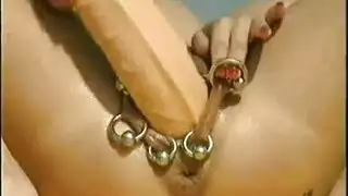 متعة إجازة إباحية: أثداء ضخمة وجلسة مص عميق