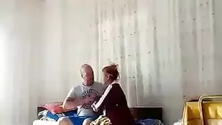 رجل ينيك جارته سكرانه كرية