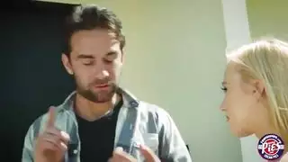 شاب ينام بجانب امه وينيكعا