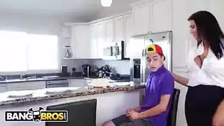 إيلاج مزدوج مع رجل أكبر يرتدي جوارب