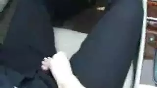 سمراء مثيرة تتخلى عن الاستمناء من أجل اختراق كس مكثف