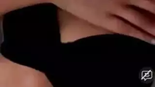 من الابتسامات الحلوة إلى ابتلاع الحمول: ظهورها الإباحي الأول