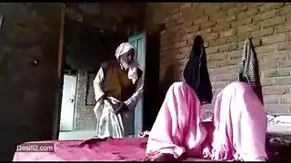 عجوز بدقن ينيك شاب